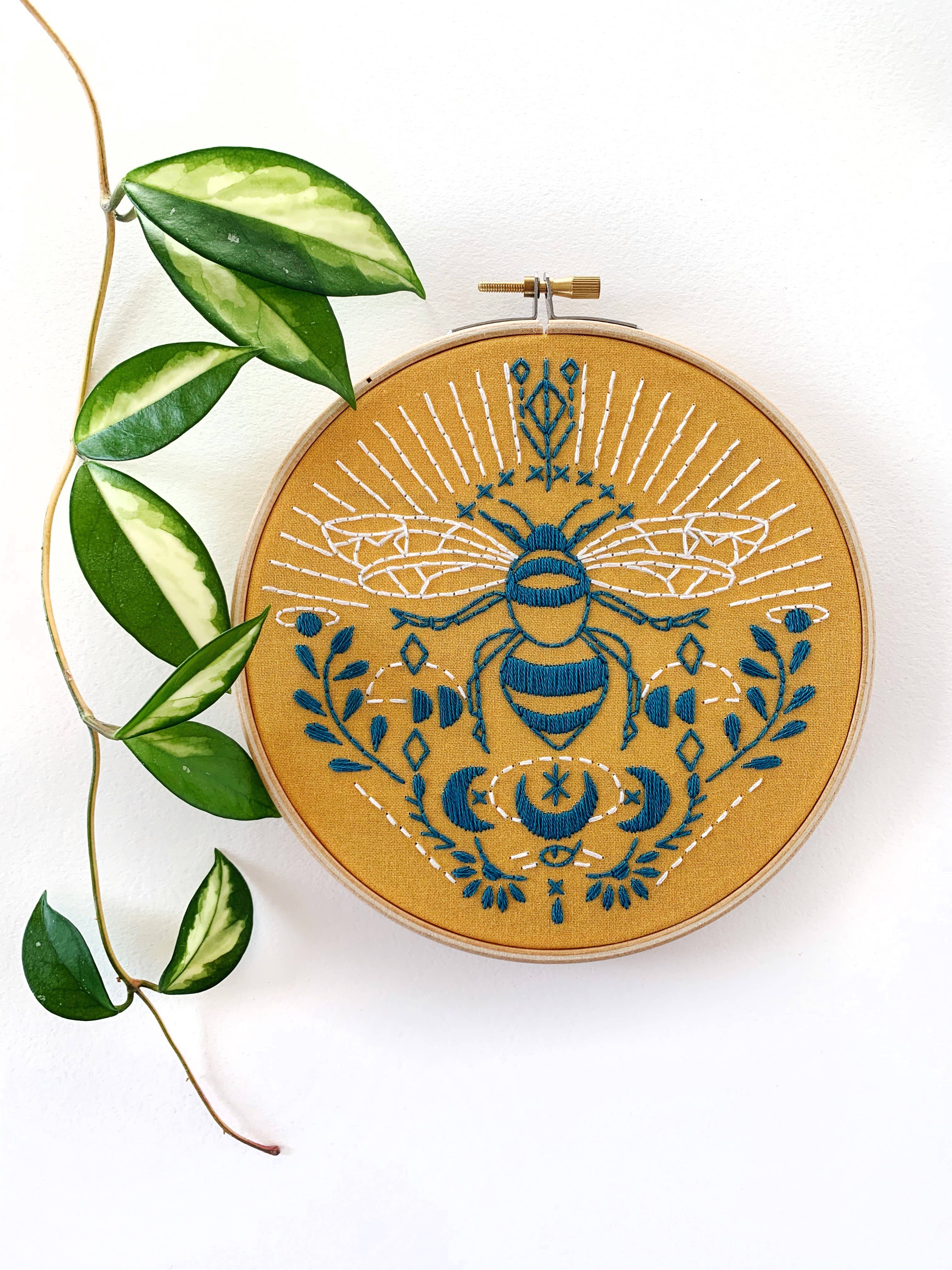 Bee Embroidery Kit - Rikrack