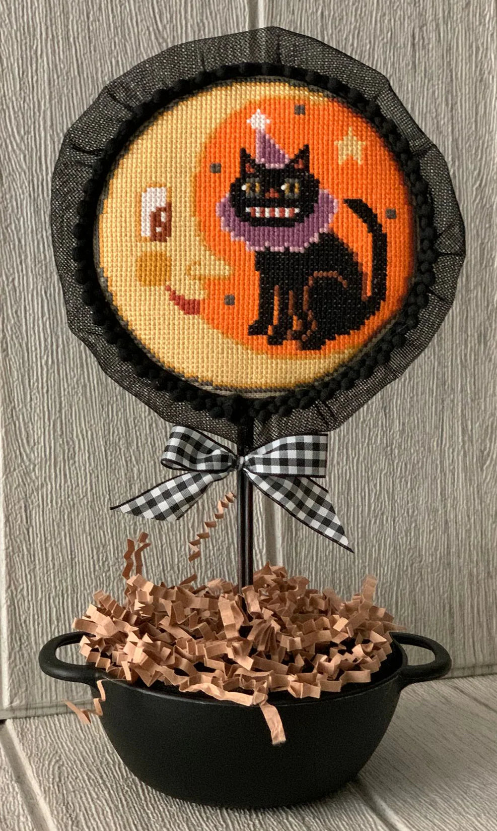 Over the Moon - Twin Peak Primitives - Cross Stitch Pattern