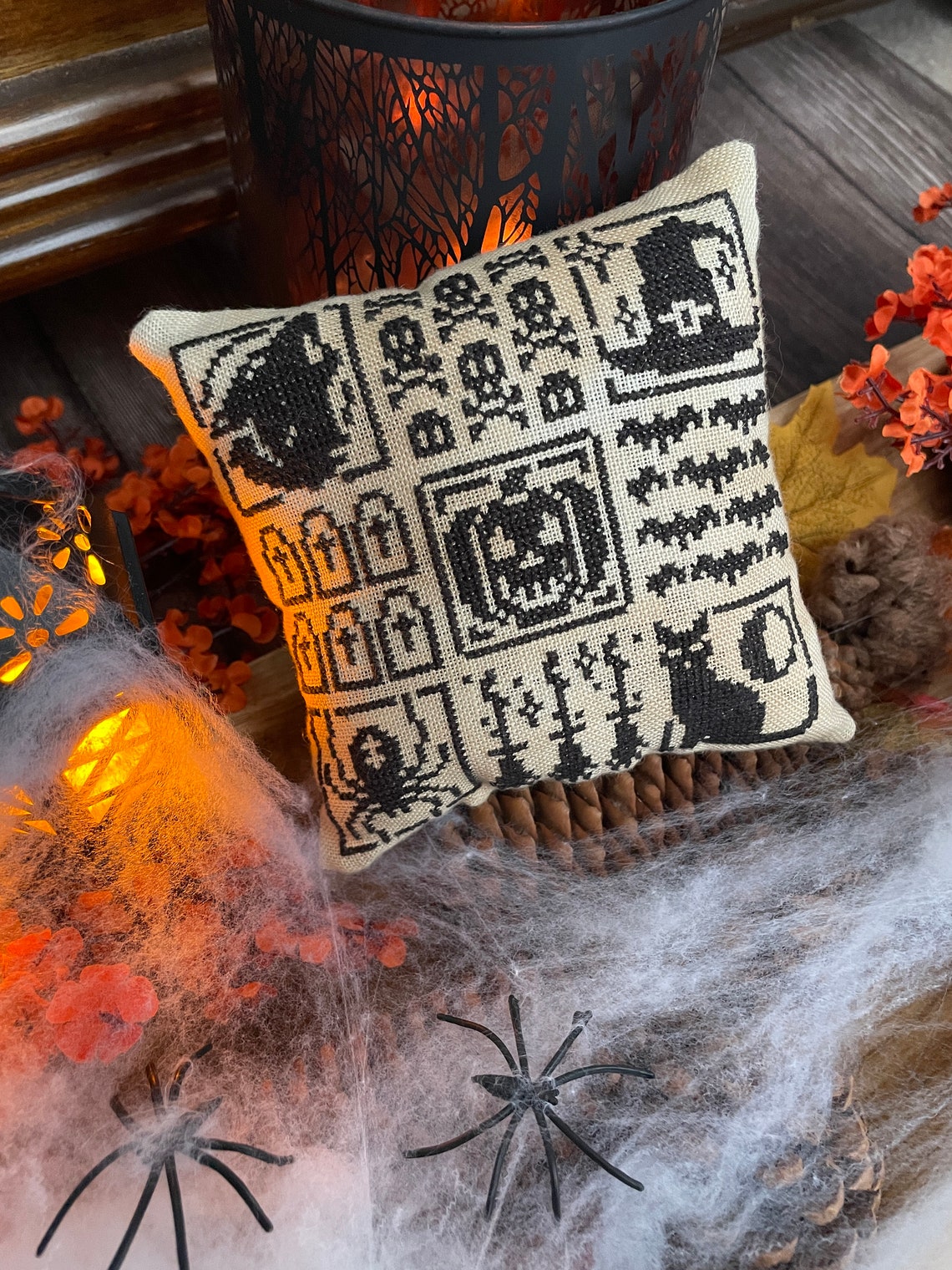 Halloween Pillow - Flossabilities - Cross Stitch Pattern
