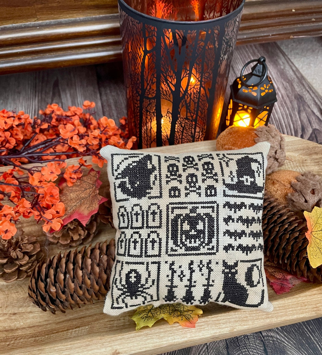 Halloween Pillow - Flossabilities - Cross Stitch Pattern