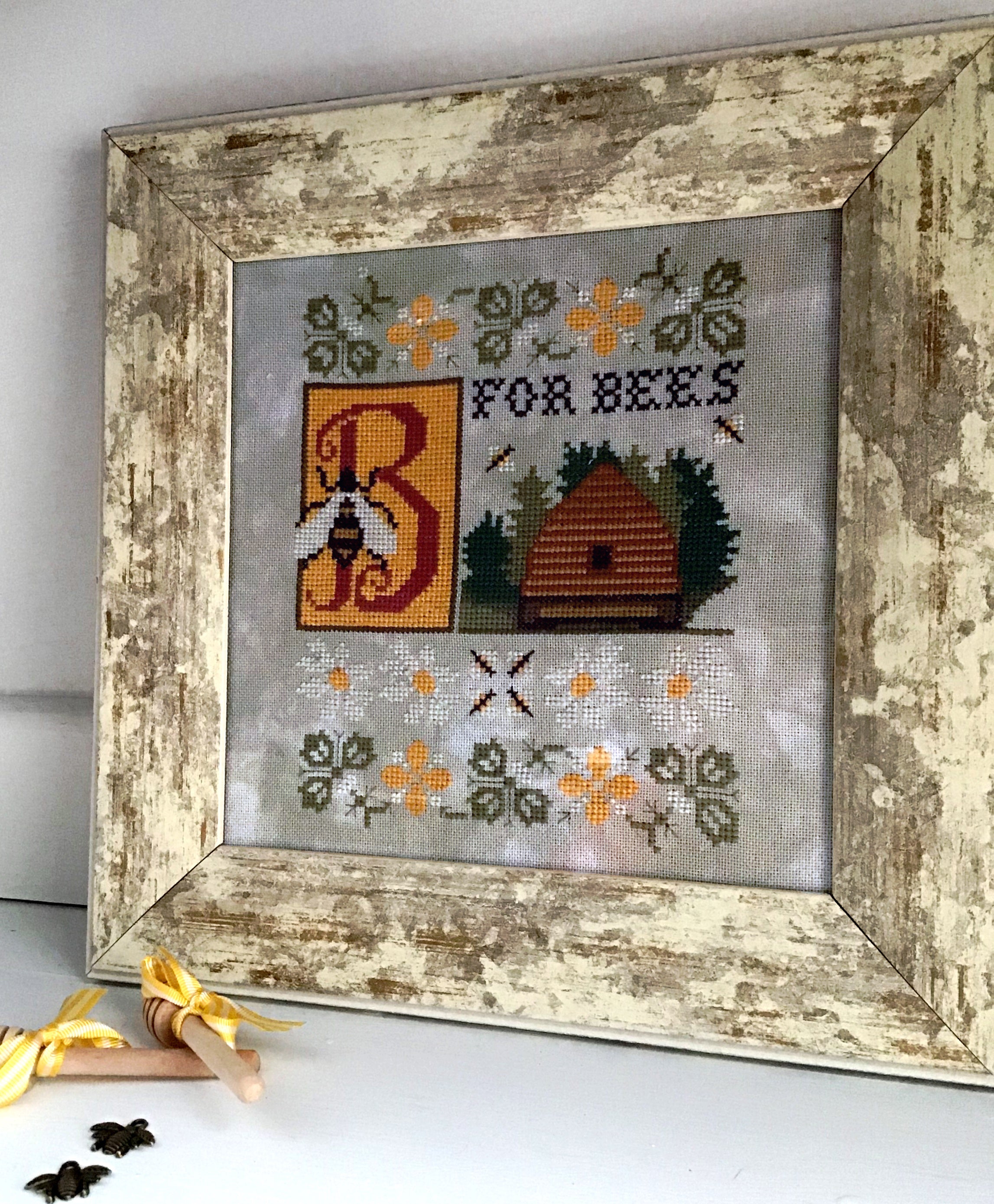 B for Bees - Twin Peak Primitives - Cross Stitch Pattern