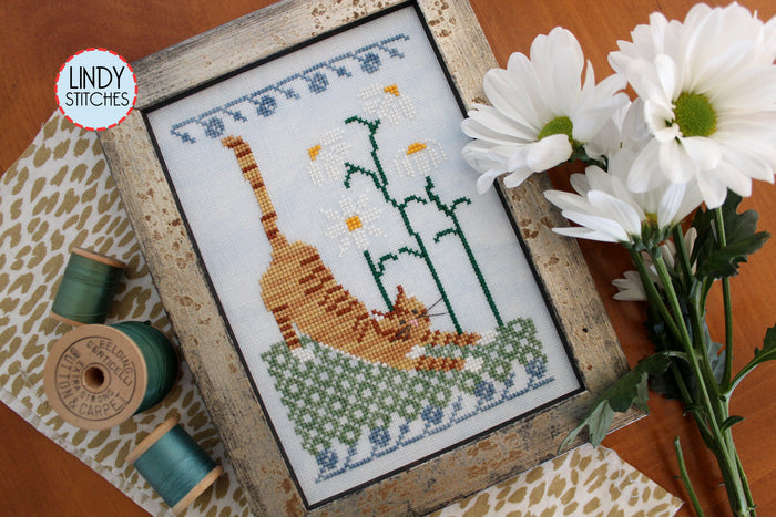 Stretching in the Daisies (Cats in the Garden: Summer) - Lindy Stitches - Cross Stitch Pattern