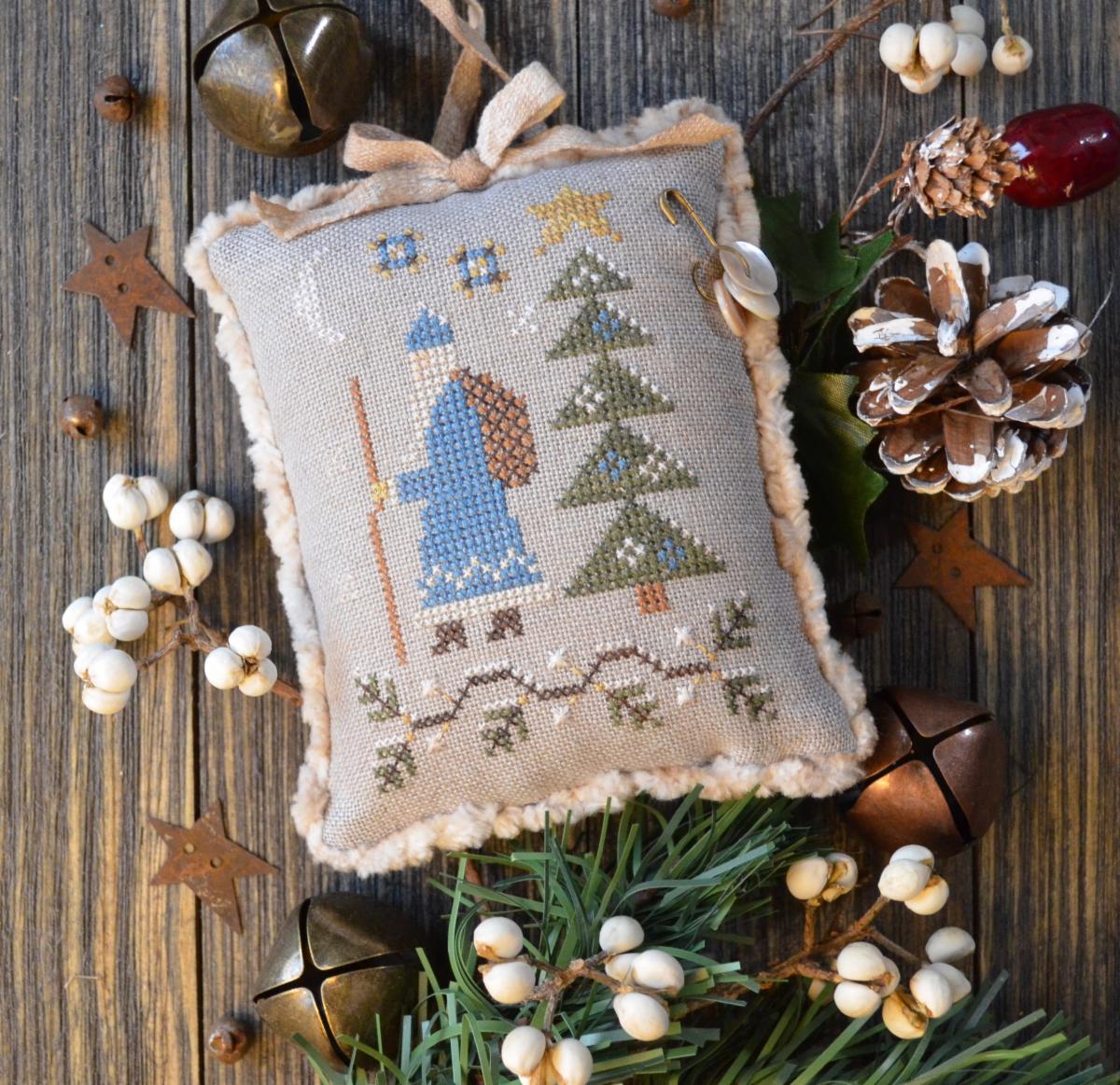 Tallow Berry Santa - Annie Beez Folk Art - Cross Stitch Pattern