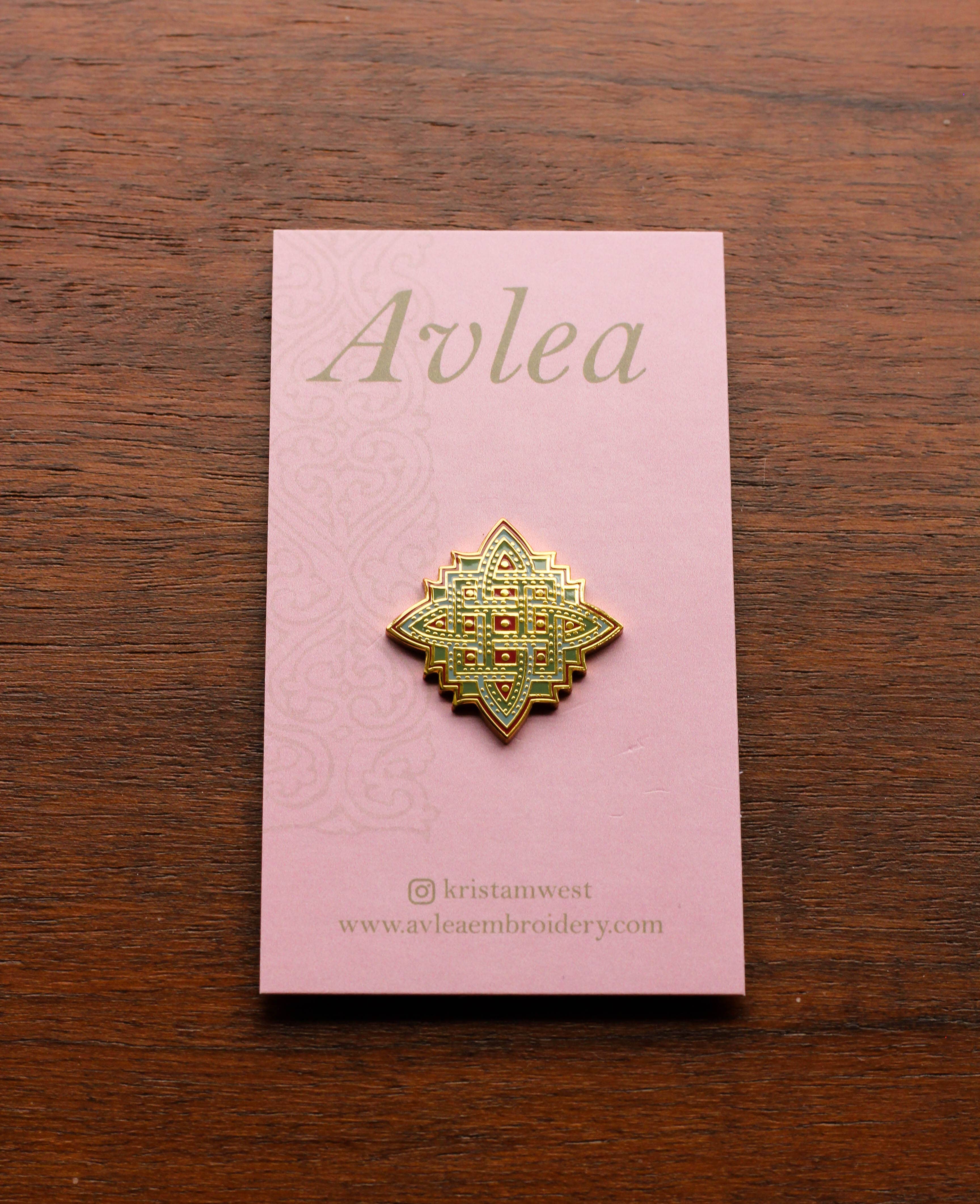 Knotwork Enamel Needle Minder - Avlea Folk Embroidery - Cross Stitch Notions