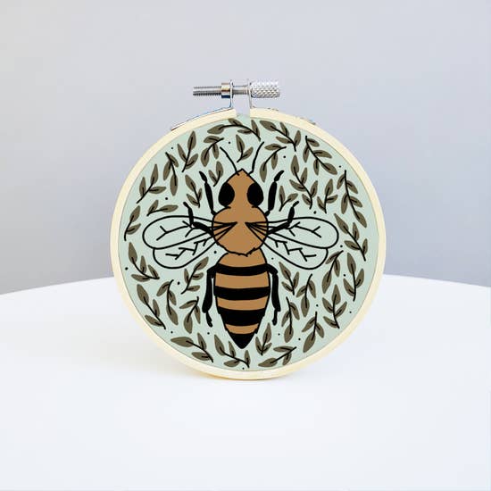 Bee - Holly Oddly - Embroidery Kit