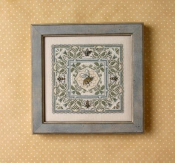 Queen in the Middle - The Bee Cottage - Cross Stitch Pattern